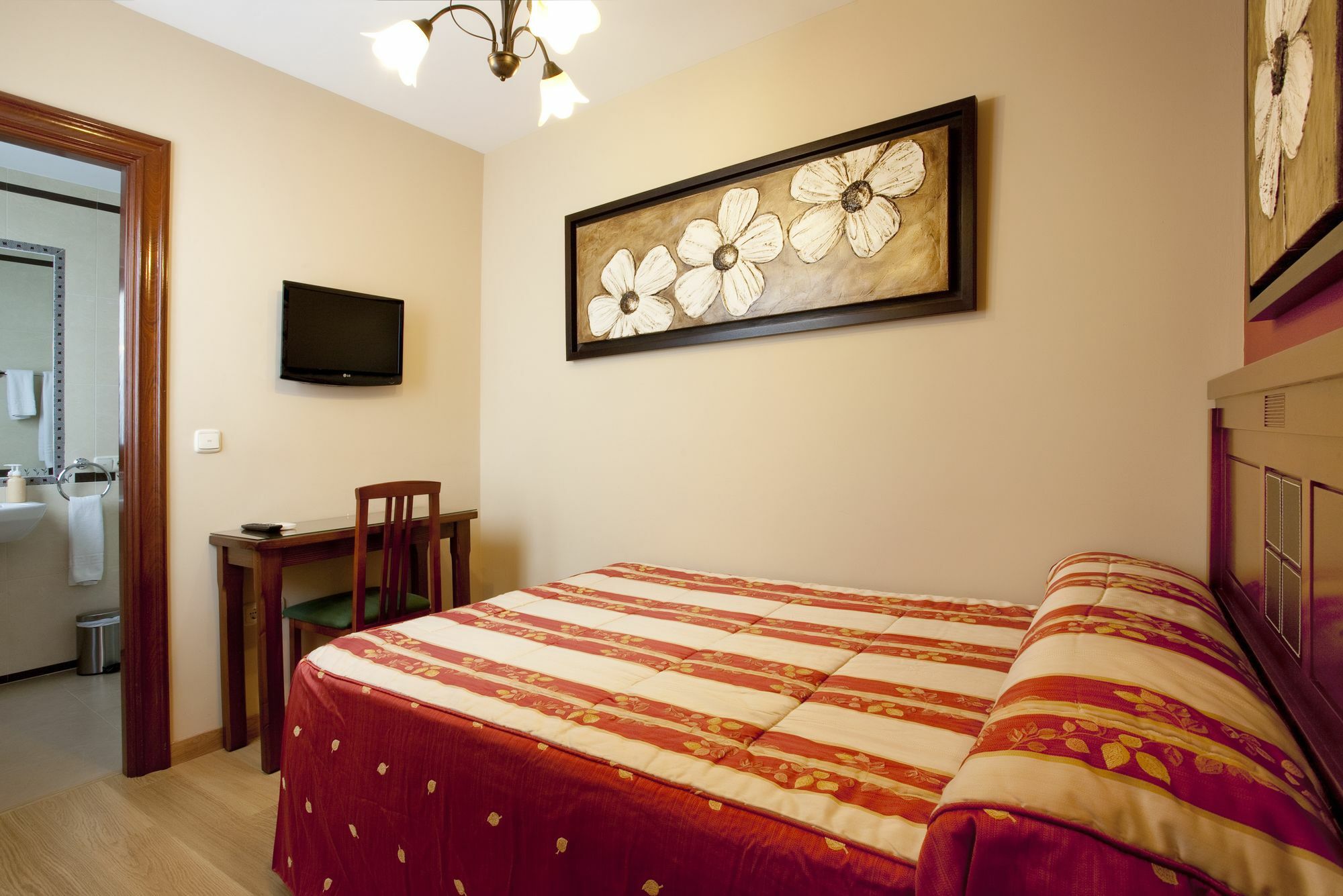 Hostal Rodri (Adults Only) Гранада Экстерьер фото